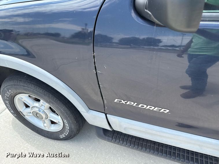 image for item DZ8672 2002 Ford Explorer XLT SUV