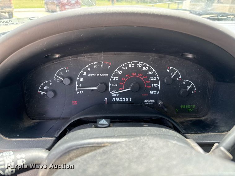 image for item DZ8672 2002 Ford Explorer XLT SUV