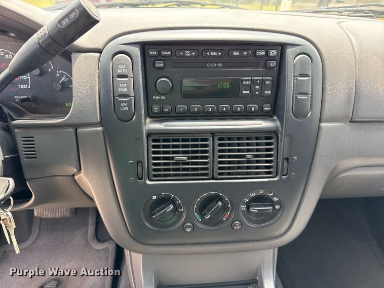 image for item DZ8672 2002 Ford Explorer XLT SUV