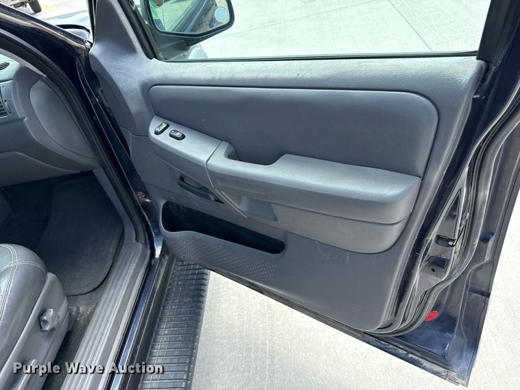 image for item DZ8672 2002 Ford Explorer XLT SUV