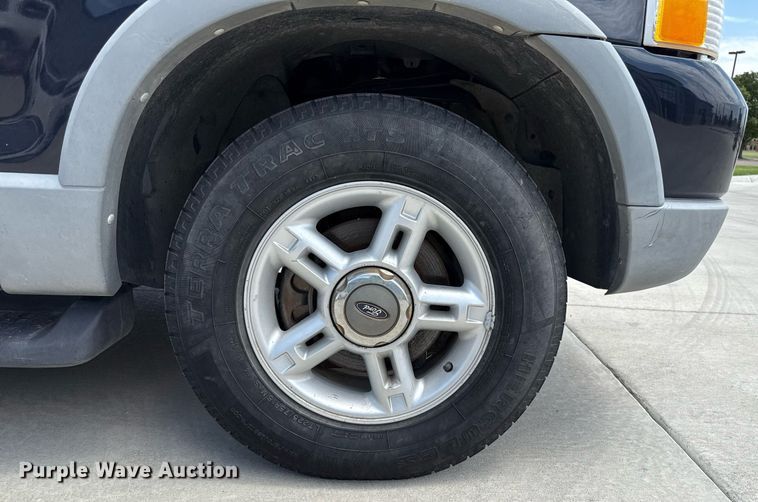 image for item DZ8672 2002 Ford Explorer XLT SUV