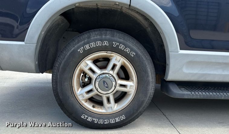 image for item DZ8672 2002 Ford Explorer XLT SUV