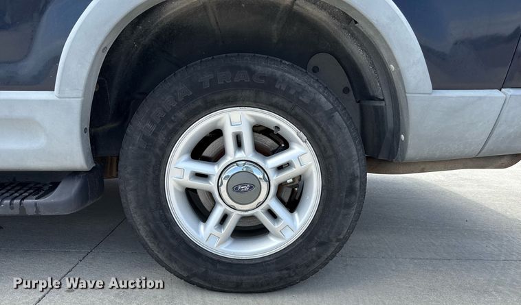 image for item DZ8672 2002 Ford Explorer XLT SUV