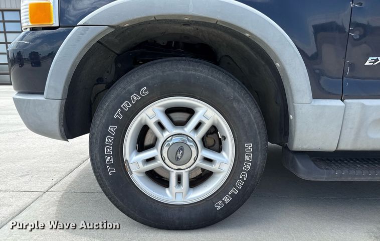 image for item DZ8672 2002 Ford Explorer XLT SUV