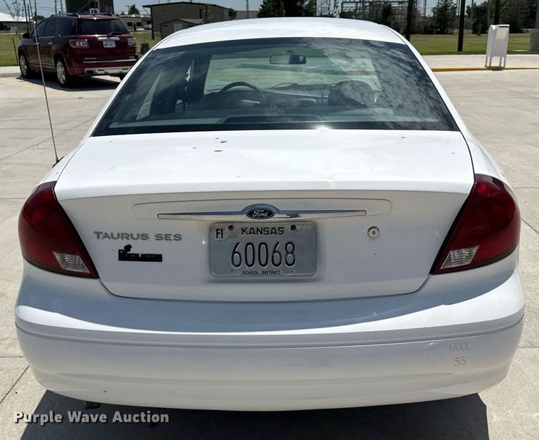 image for item DZ8673 2003 Ford Taurus SE  