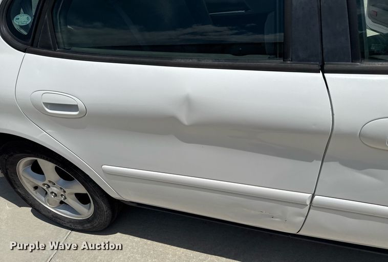 image for item DZ8673 2003 Ford Taurus SE  