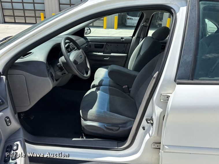 image for item DZ8673 2003 Ford Taurus SE  