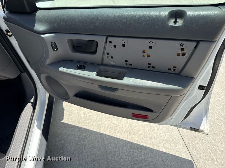 image for item DZ8673 2003 Ford Taurus SE  