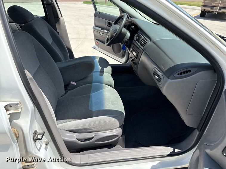 image for item DZ8673 2003 Ford Taurus SE  