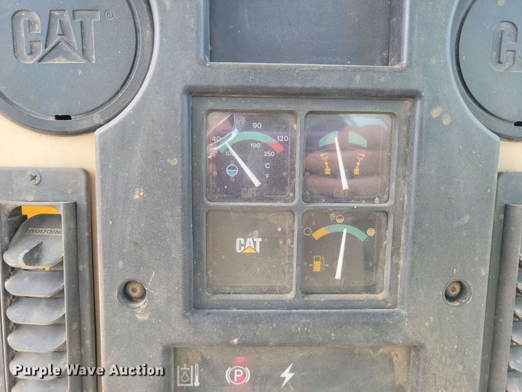 image for item EA2448 1996 Caterpillar 140H motor grader