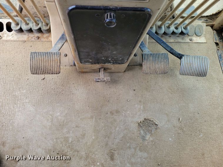 image for item EA2448 1996 Caterpillar 140H motor grader