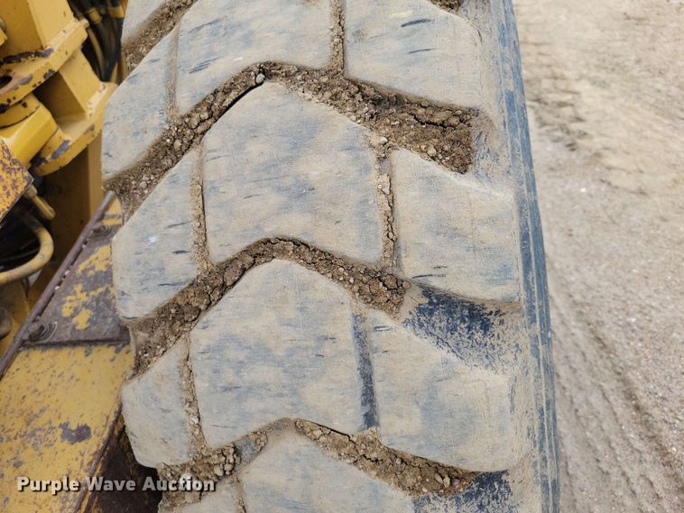 image for item EA2448 1996 Caterpillar 140H motor grader