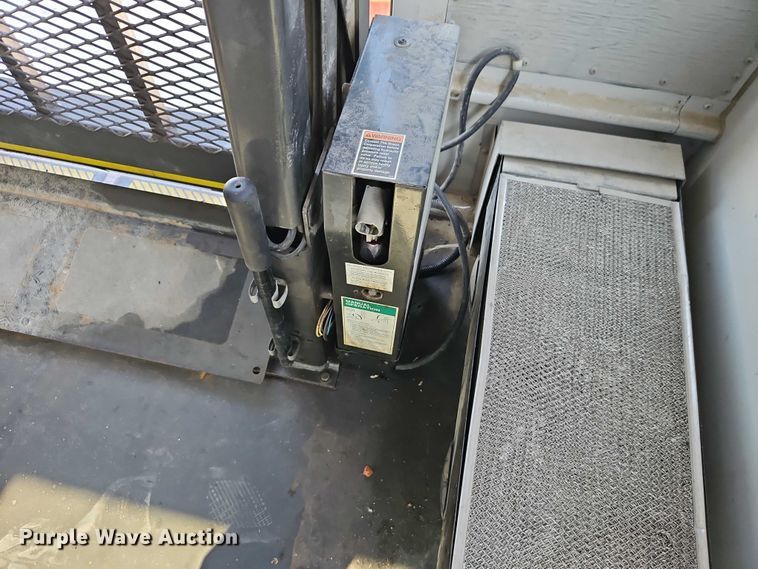 image for item EB8161 2003 Thomas Built MVP school bus