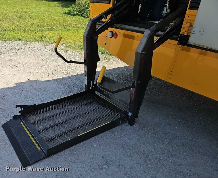 image for item EB8161 2003 Thomas Built MVP school bus