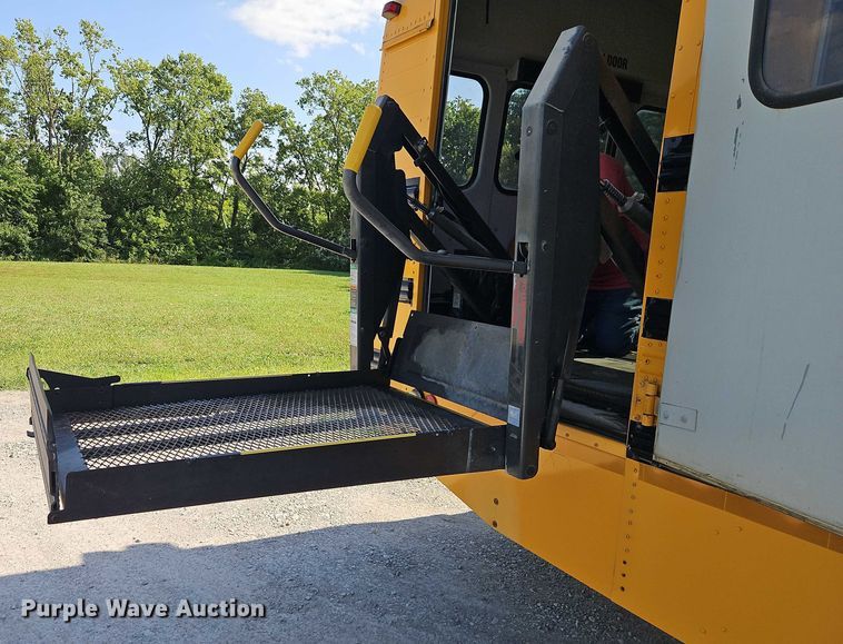 image for item EB8161 2003 Thomas Built MVP school bus