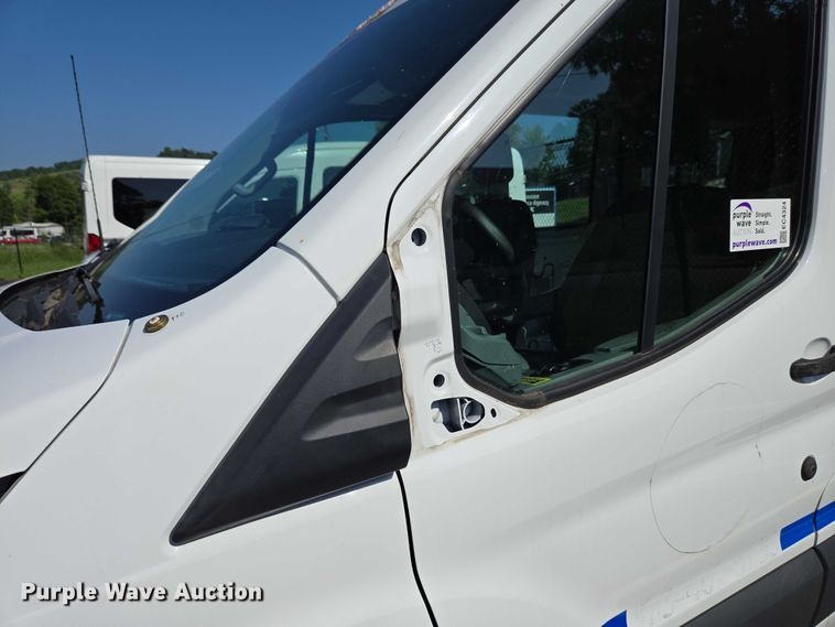 image for item EC4324 2017 Ford Transit 150 van