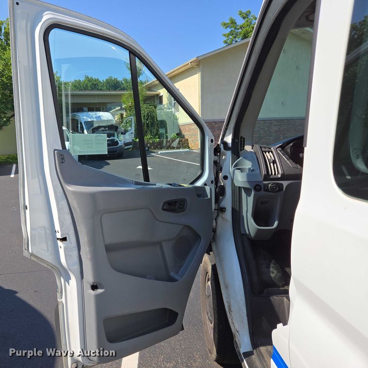 image for item EC4324 2017 Ford Transit 150 van
