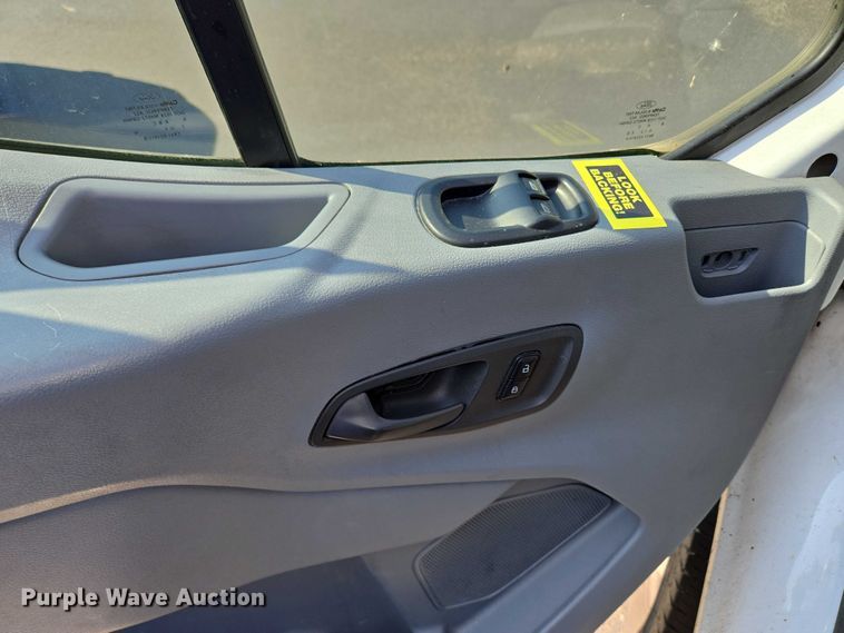 image for item EC4324 2017 Ford Transit 150 van