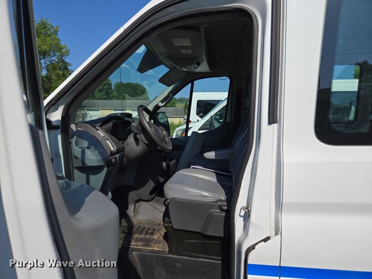 image for item EC4324 2017 Ford Transit 150 van