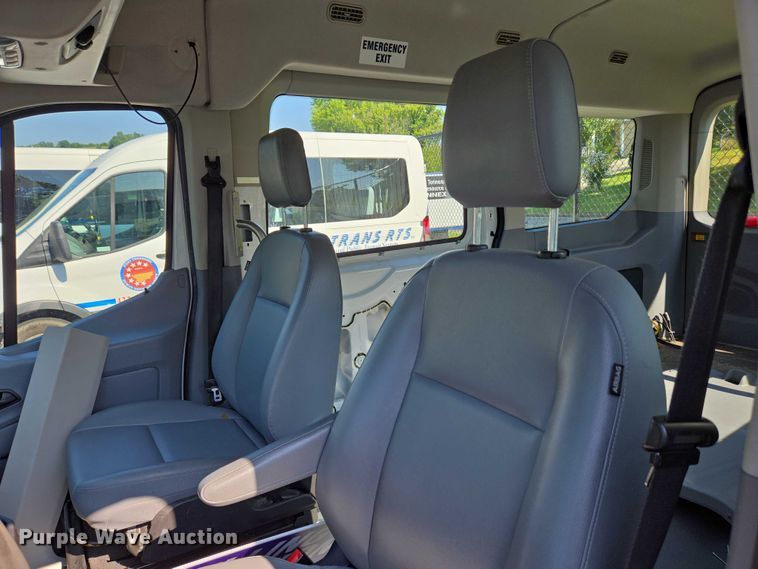 image for item EC4324 2017 Ford Transit 150 van