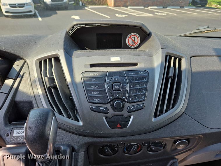 image for item EC4324 2017 Ford Transit 150 van