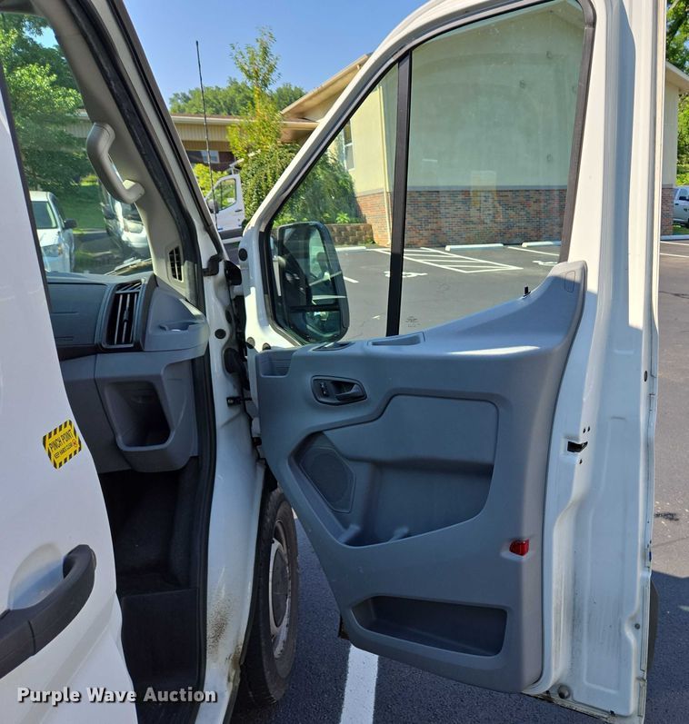 image for item EC4324 2017 Ford Transit 150 van