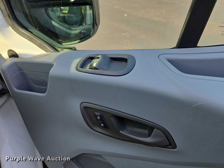 image for item EC4324 2017 Ford Transit 150 van