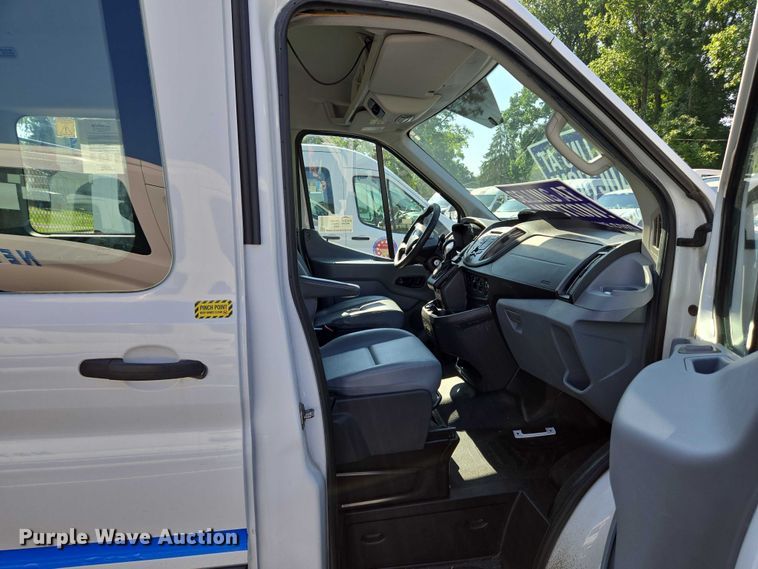image for item EC4324 2017 Ford Transit 150 van