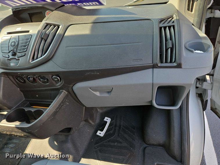 image for item EC4324 2017 Ford Transit 150 van