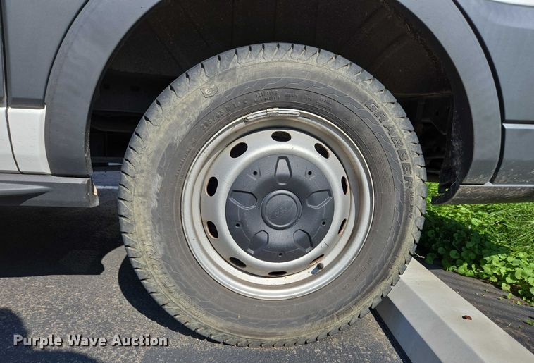 image for item EC4324 2017 Ford Transit 150 van