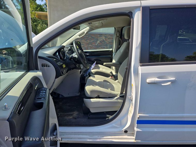 image for item EC4326 2017 Dodge Grand Caravan handicap accessible van