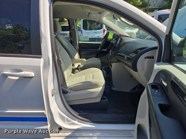 image for item EC4326 2017 Dodge Grand Caravan handicap accessible van