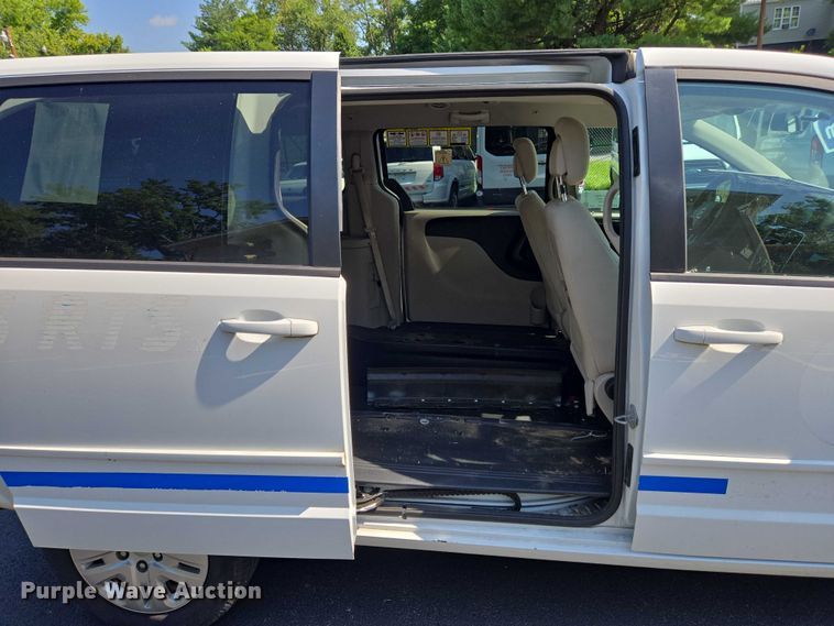image for item EC4326 2017 Dodge Grand Caravan handicap accessible van