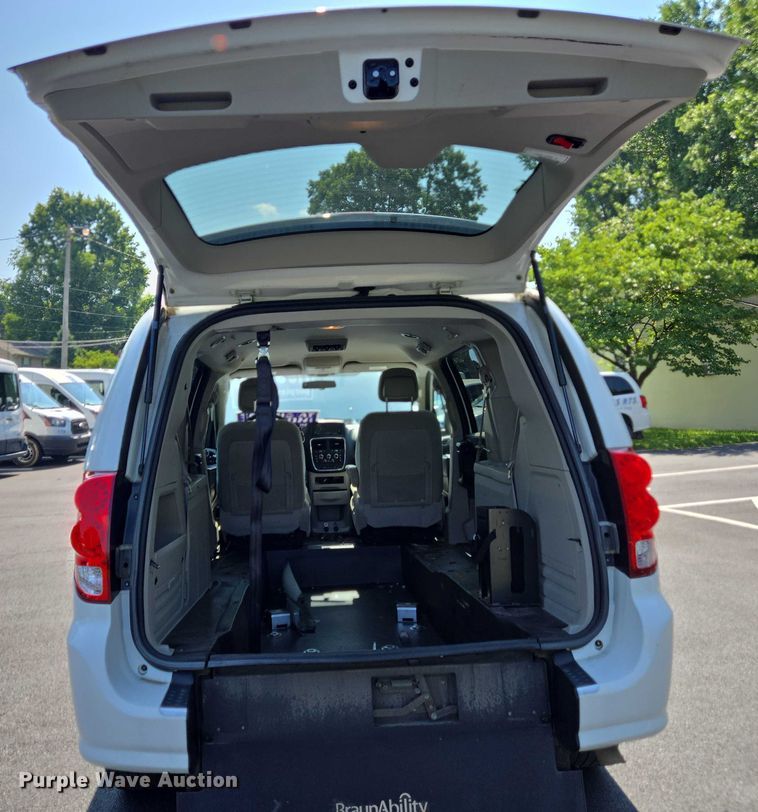 image for item EC4326 2017 Dodge Grand Caravan handicap accessible van
