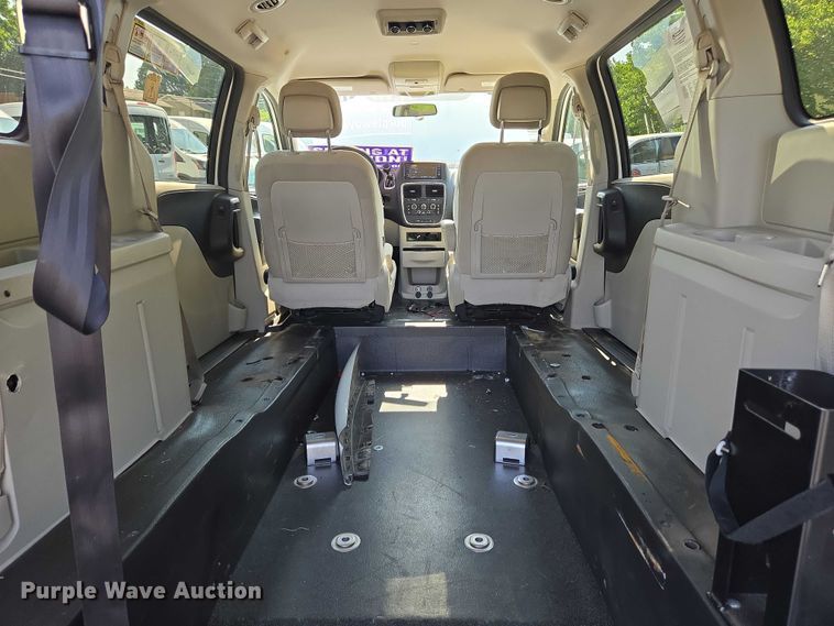 image for item EC4326 2017 Dodge Grand Caravan handicap accessible van