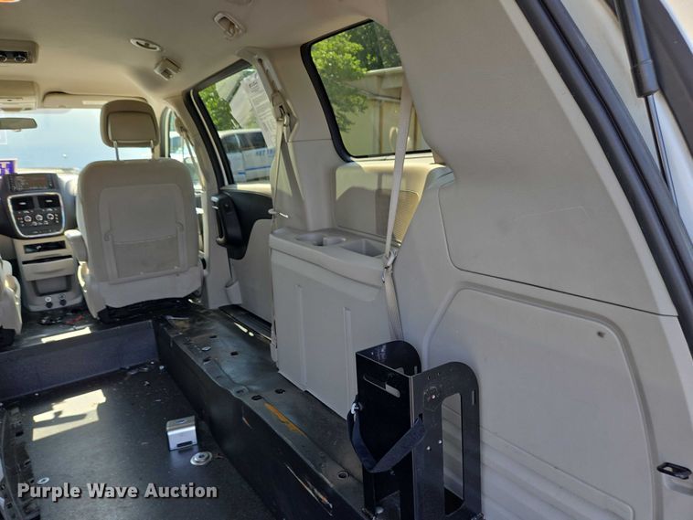 image for item EC4326 2017 Dodge Grand Caravan handicap accessible van