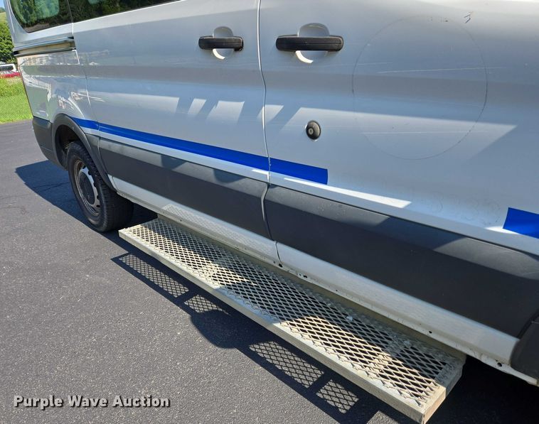 image for item EC4327 2016 Ford Transit 150 van