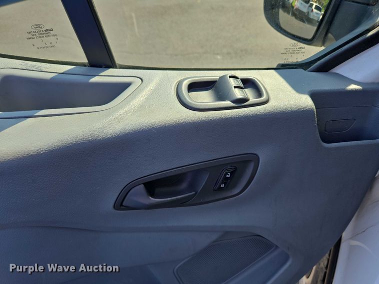 image for item EC4327 2016 Ford Transit 150 van