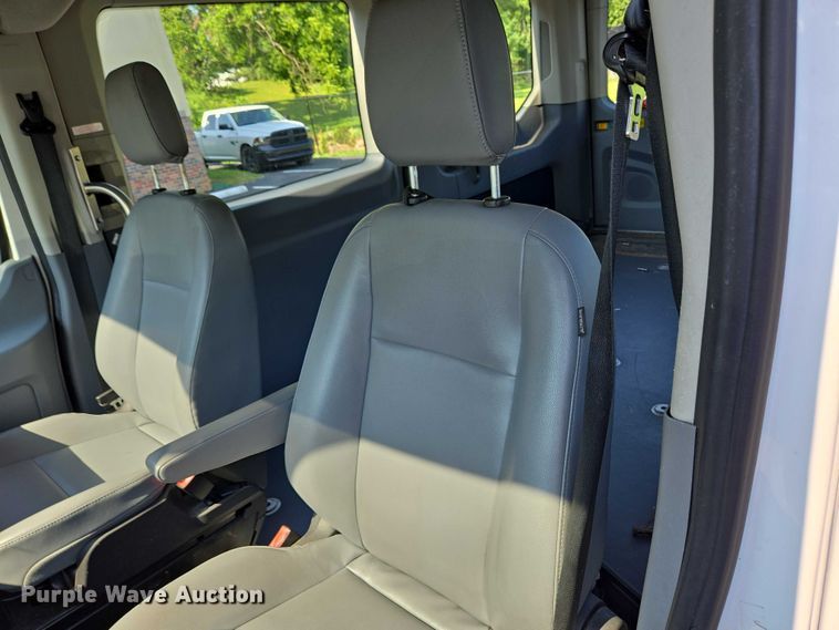 image for item EC4327 2016 Ford Transit 150 van