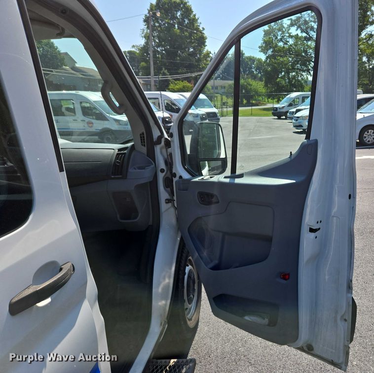 image for item EC4327 2016 Ford Transit 150 van