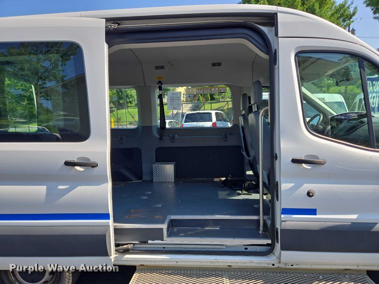 image for item EC4327 2016 Ford Transit 150 van