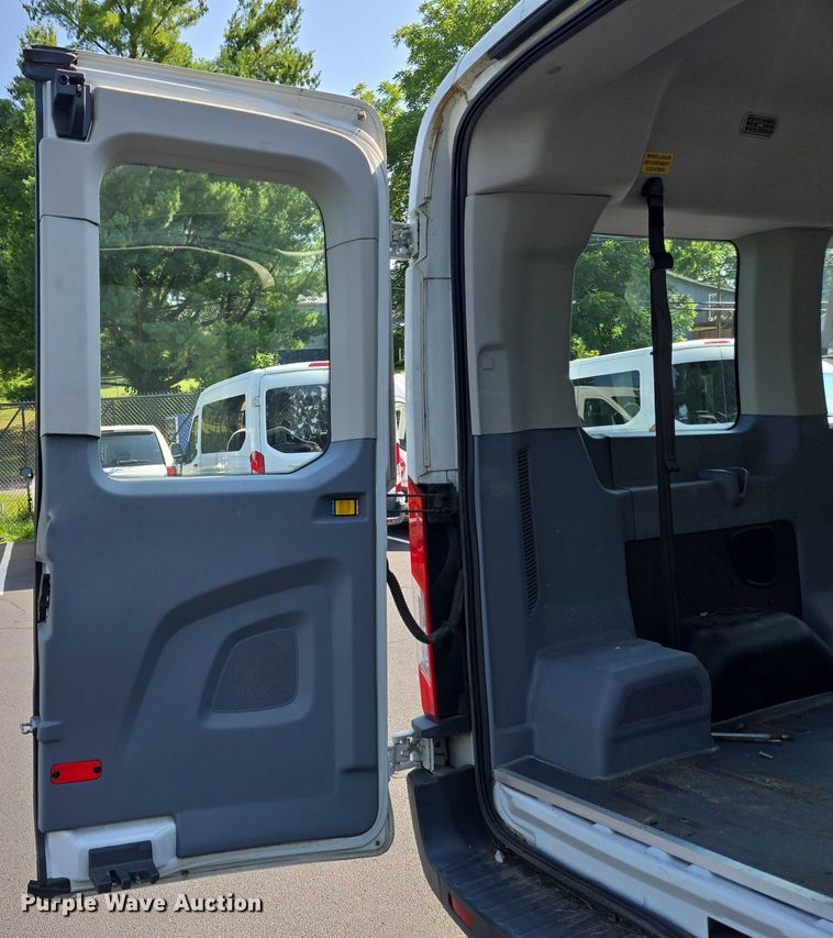 image for item EC4327 2016 Ford Transit 150 van