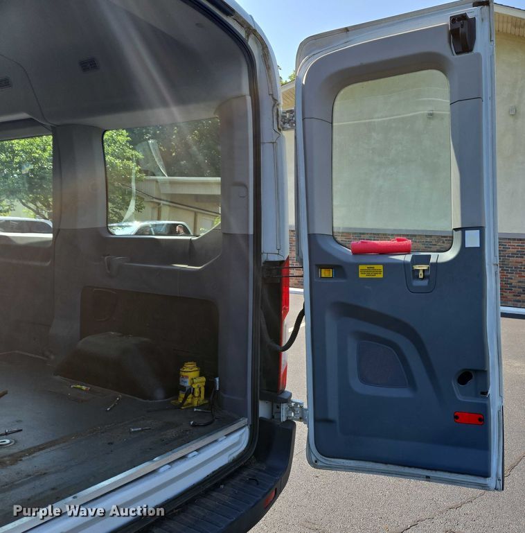 image for item EC4327 2016 Ford Transit 150 van