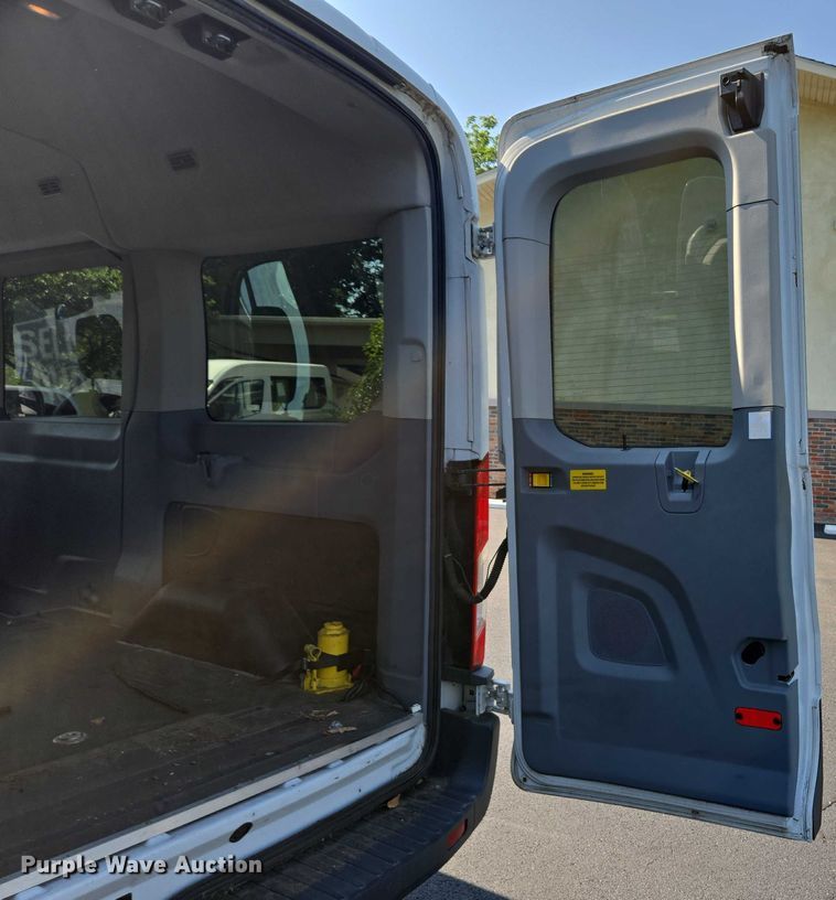image for item EC4328 2015 Ford Transit 150 van