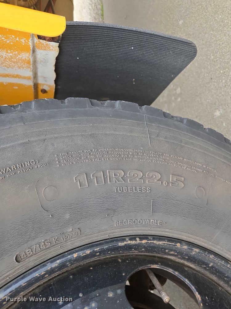 image for item ED2122 2007 Freightliner FS65 school bus