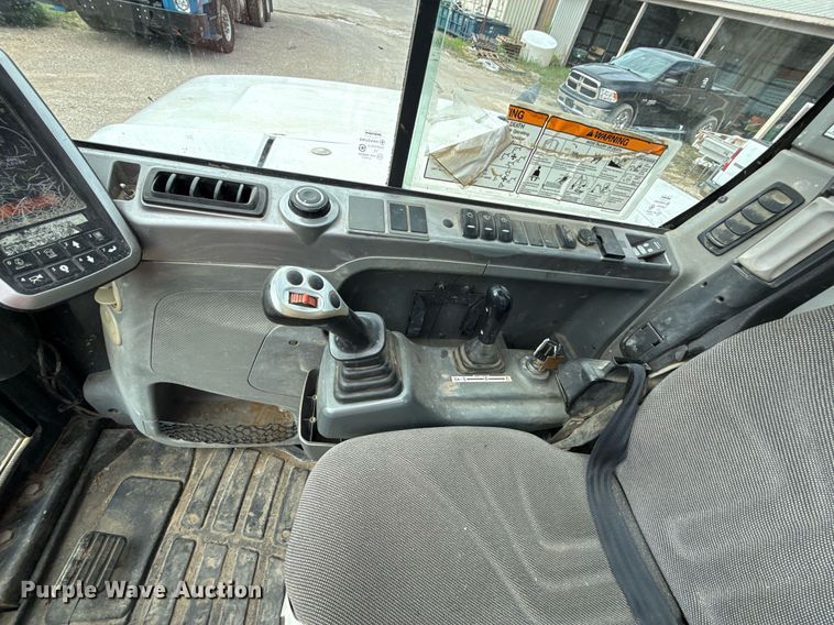 image for item ED4309 2014 Bobcat E85 mini excavator