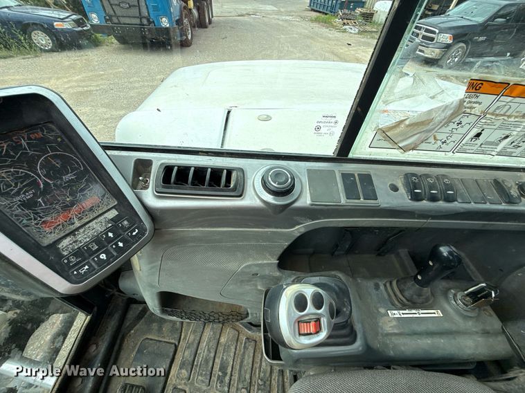 image for item ED4309 2014 Bobcat E85 mini excavator