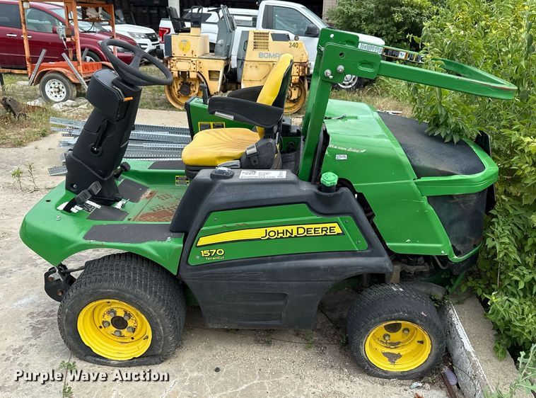 image for item ED4313 John Deere 1570 ZTR lawn mower