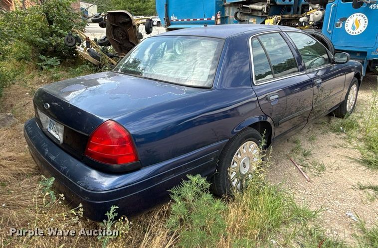 image for item ED4319 2003 Ford Crown Victoria Police Interceptor 