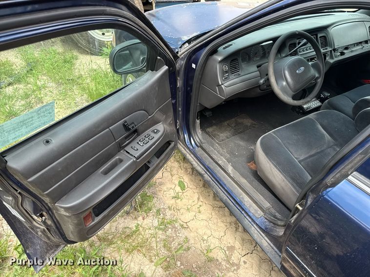 image for item ED4319 2003 Ford Crown Victoria Police Interceptor 